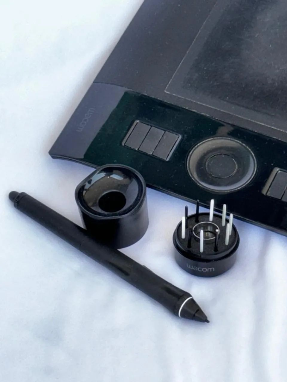 Mesa Digitalizadora Wacom Intuos Pro Small ( usada com caneta, mouse e pontas extras ) - Foto 4