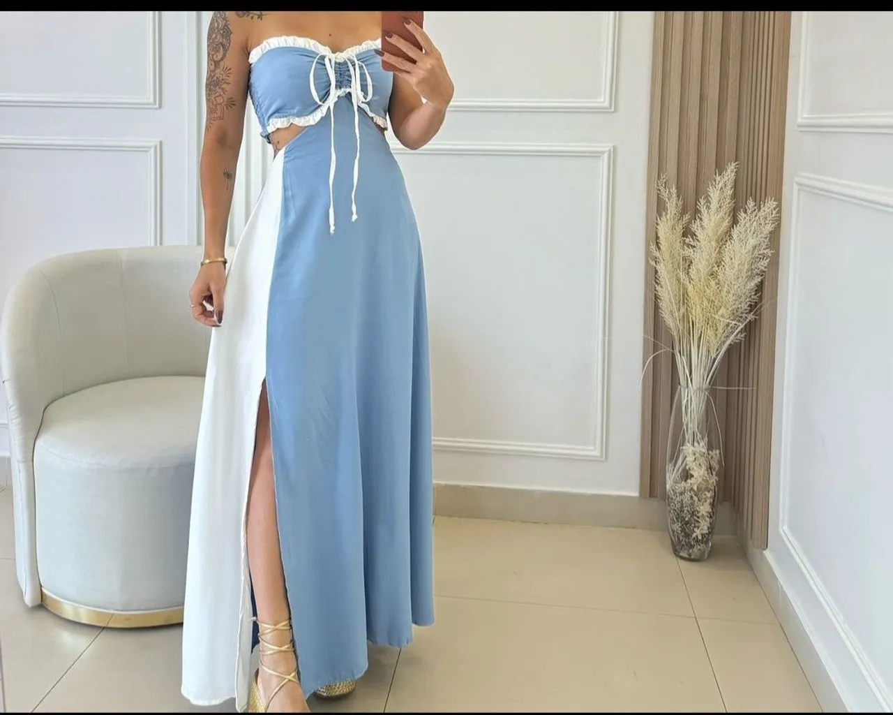 Vestido Longo Bicolor com Detalhes Charmosos