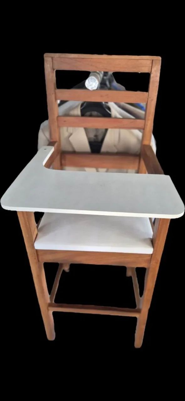 Cadeira Infantil de Madeira com Mesa Destacável por Somente 80 reais - Foto 2