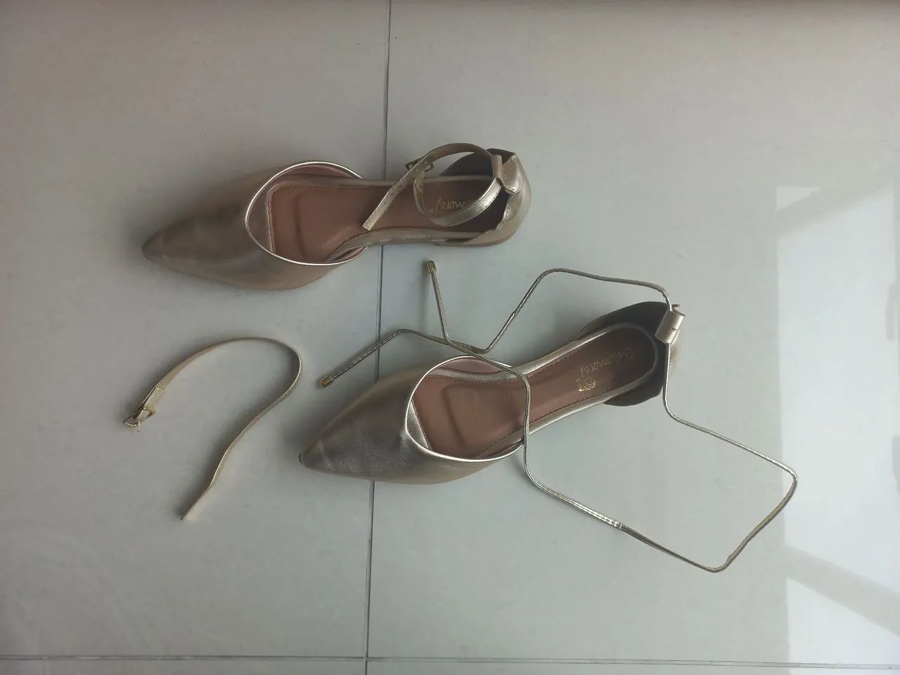 Scarpin dourado sem salto - Foto 3