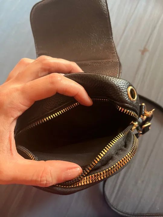 Bolsa tiracolo Preta Pequena NOVA  - Foto 2