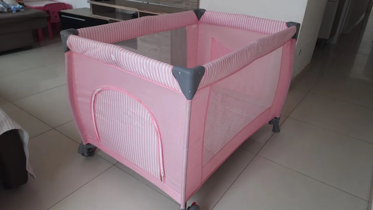 Berço portátil cercadinho menina
