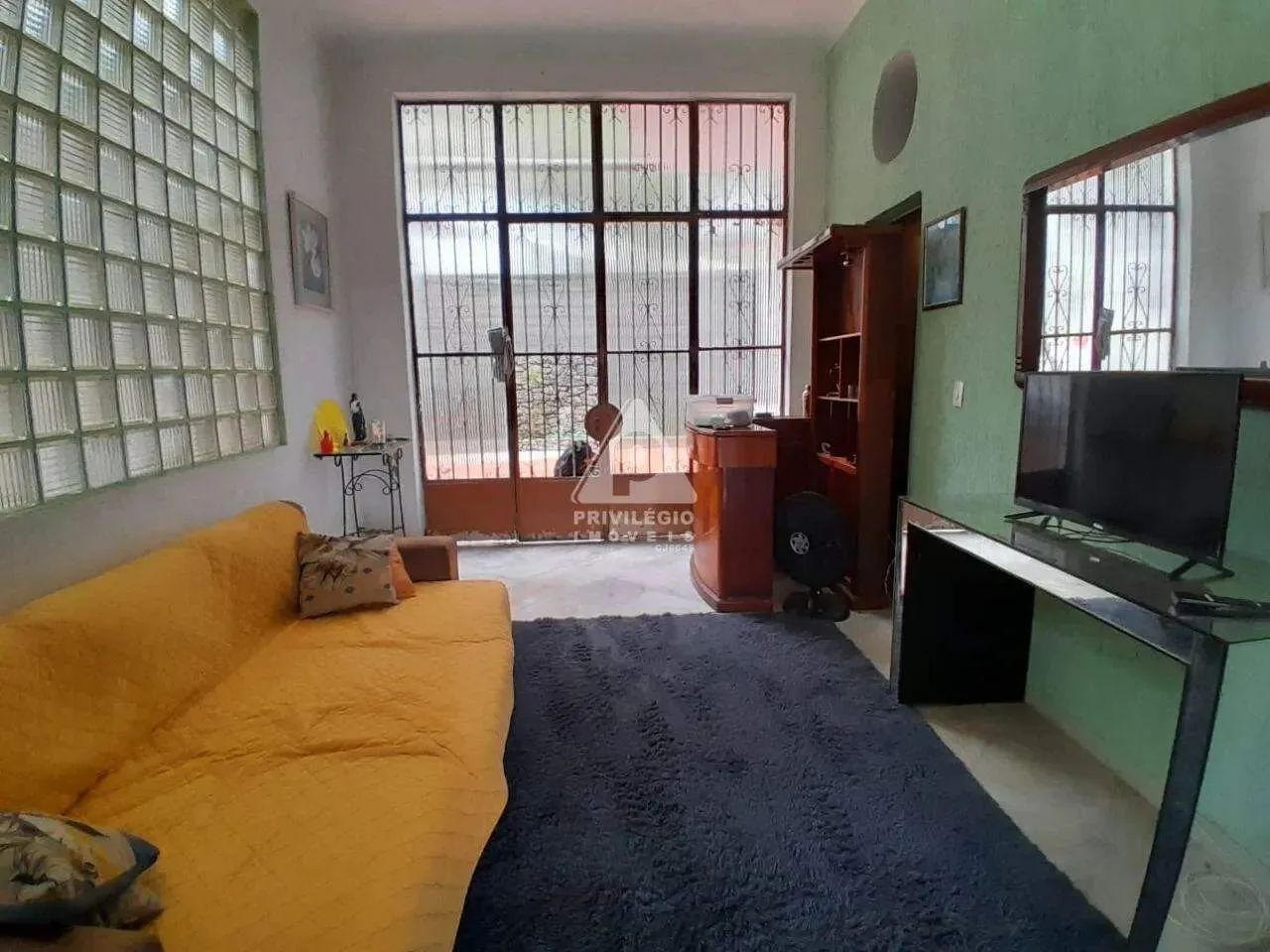 Casa triplex à venda em Santa Teresa.