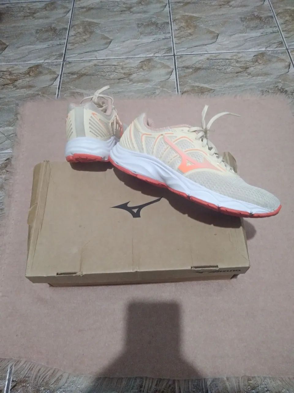 Tênis Mizuno Wave Feminino - Bege e Rosa - Foto 5