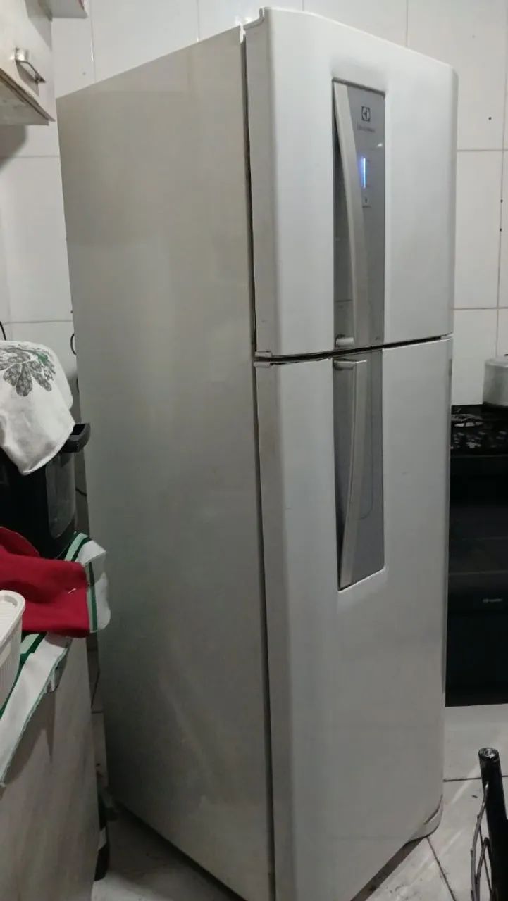 Geladeira Eletrolux tudo funcionando