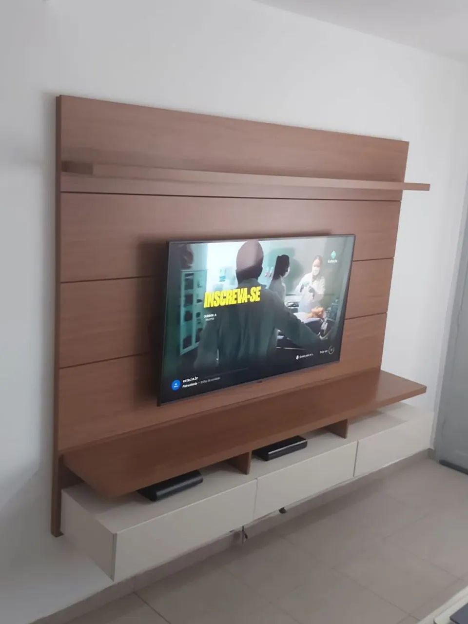 Painel para TV com rack suspenso - Foto 3