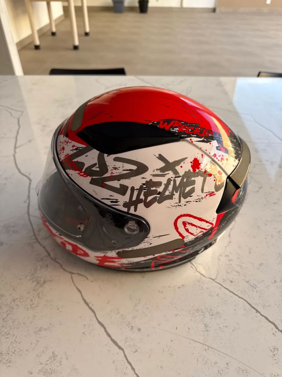Capacete  baú com suporte e capa de chuva 