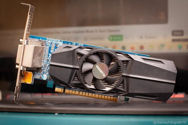 Placa de video Nvidia Gigabyte GTX 750 2 Gb 128 bits Impecavel Modelo ORIGINAL. - Foto 2