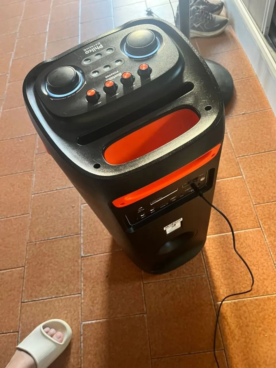 Caixa de som philcon extreme pcx 6900 ela vem com dois microfones