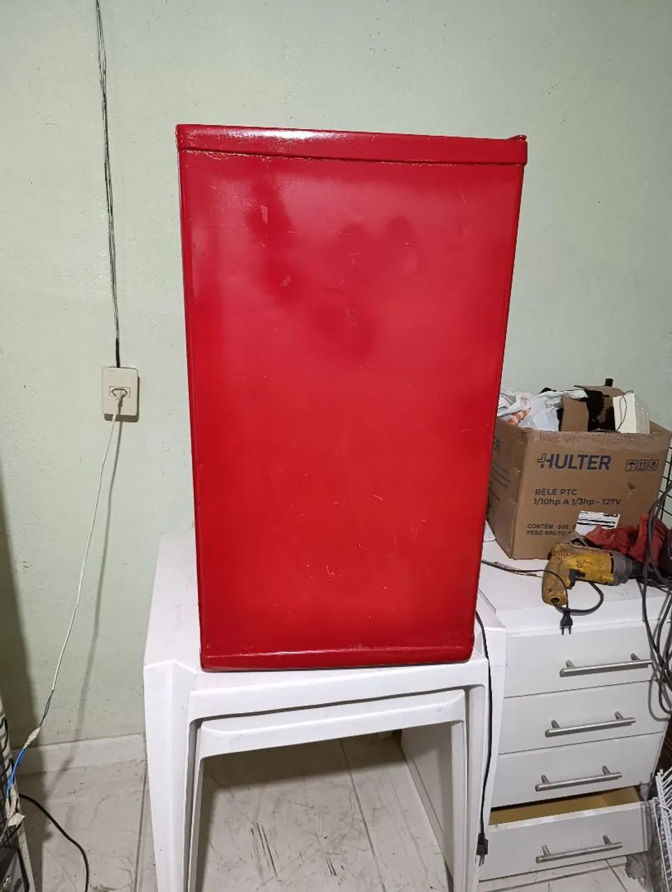 Vendo um frigobar funcionando perfeitamente 