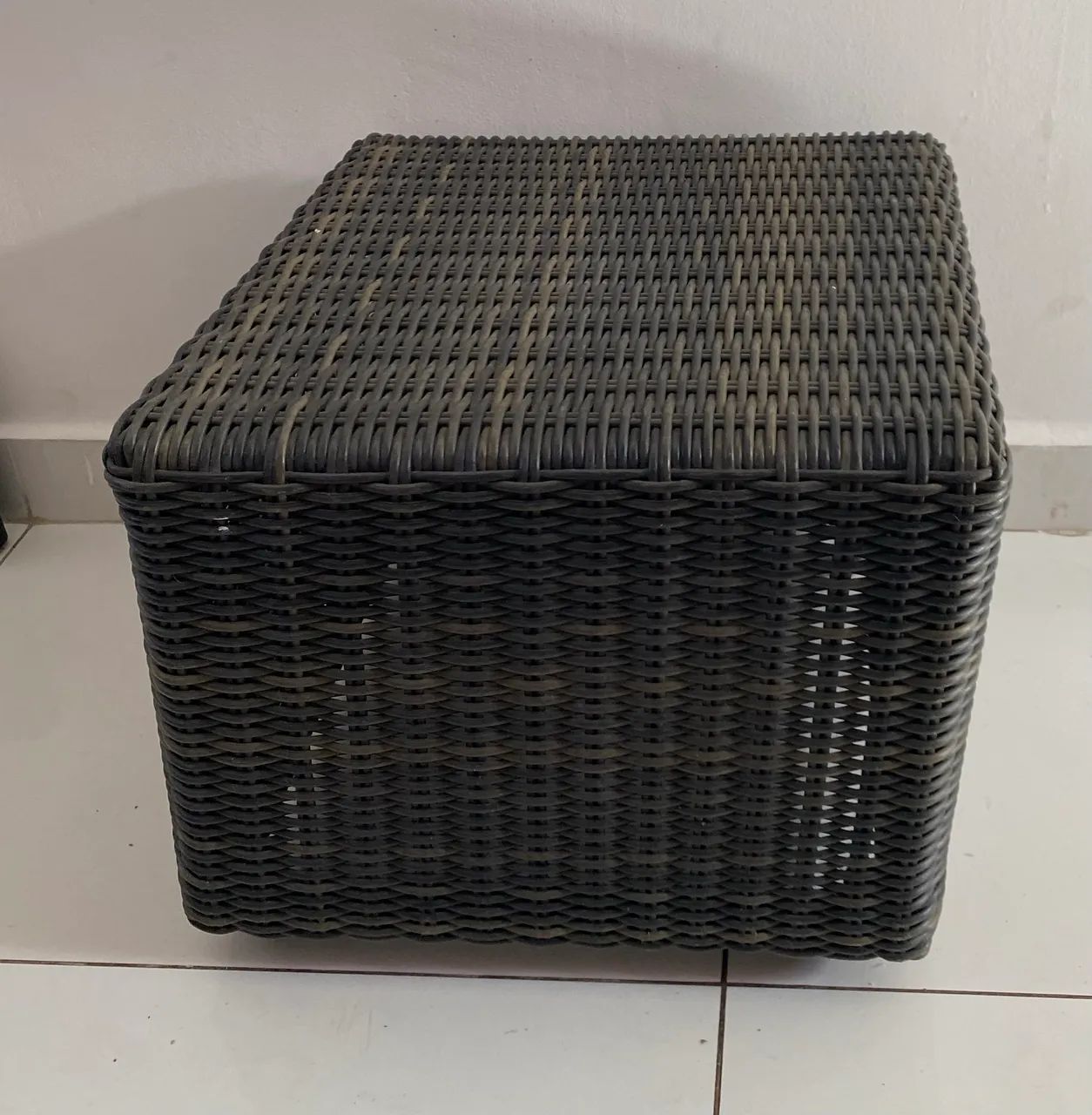Banquinho de rattan importado - ótimo estado - Foto 3