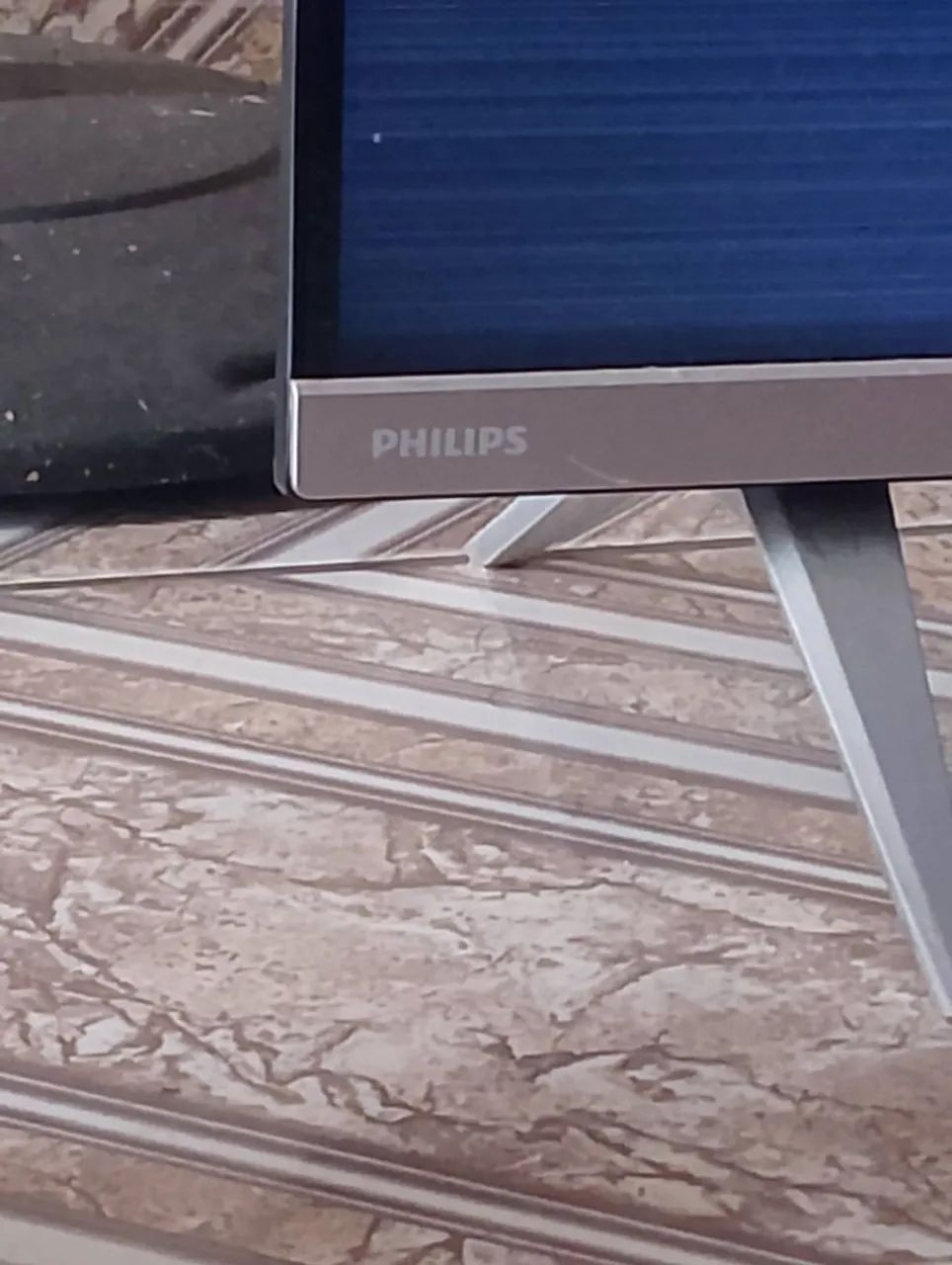 Tv smartv Philips 50 polegadas. Obs listras na parte de baixo da tv. Precinho - Foto 2
