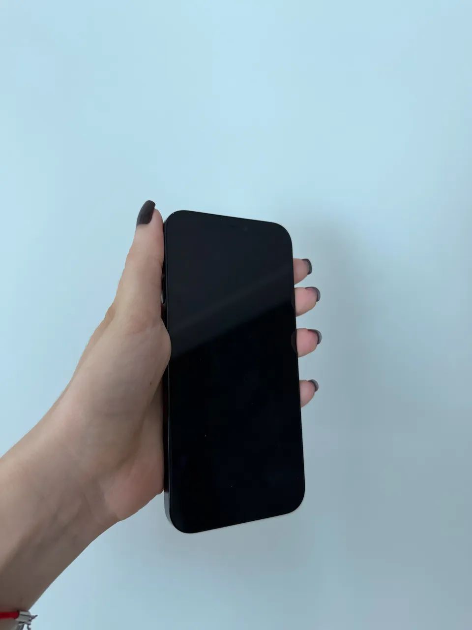 iPhone 12 64 GB preto, funcionando perfeitamente. Saúde da bateria 79%.