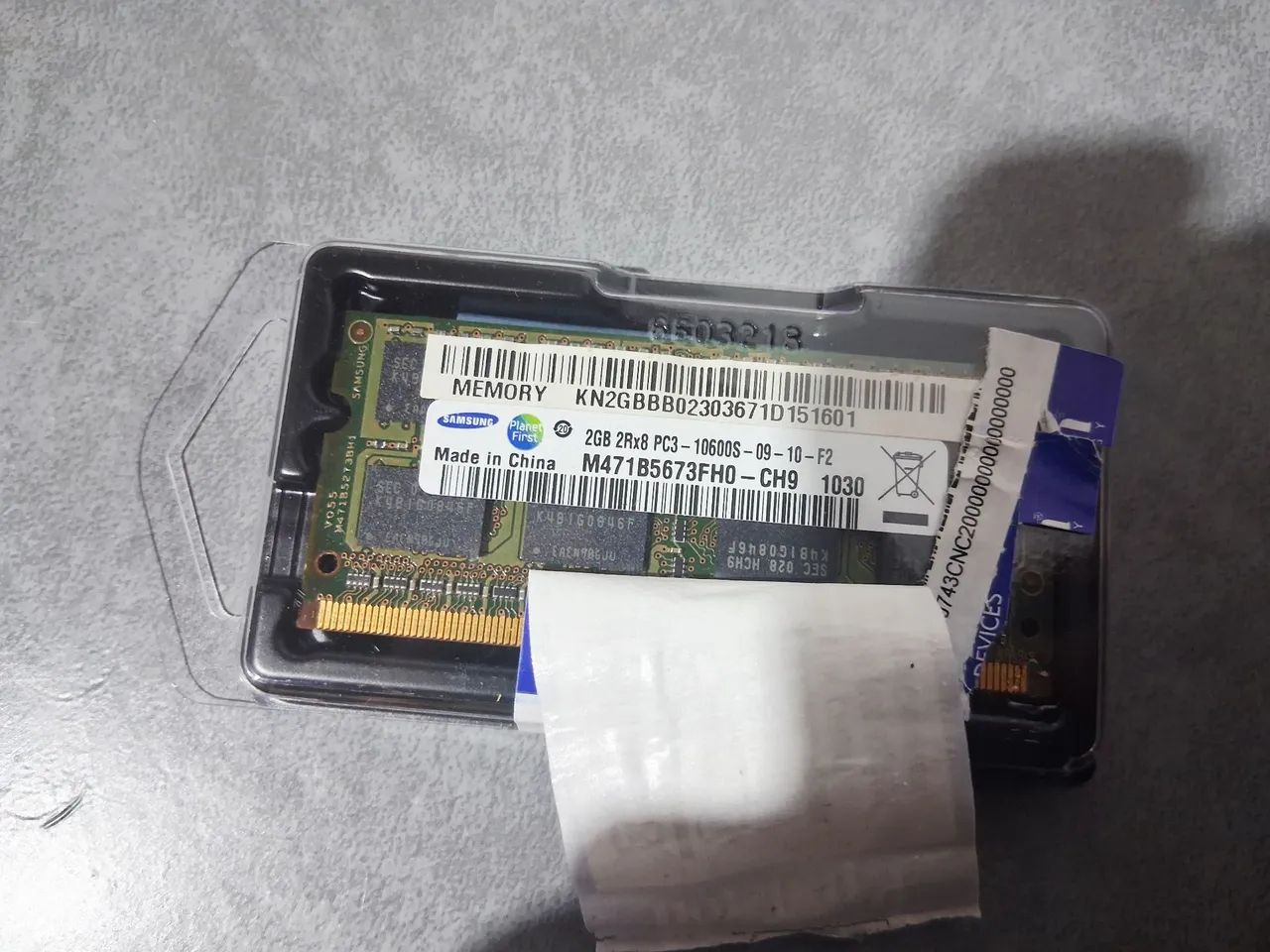 As duas por R$50. Memória RAM Samsung 2GB DDR3 1333MHz para Notebook (PC3-10600S)<br>tebook - Foto 2