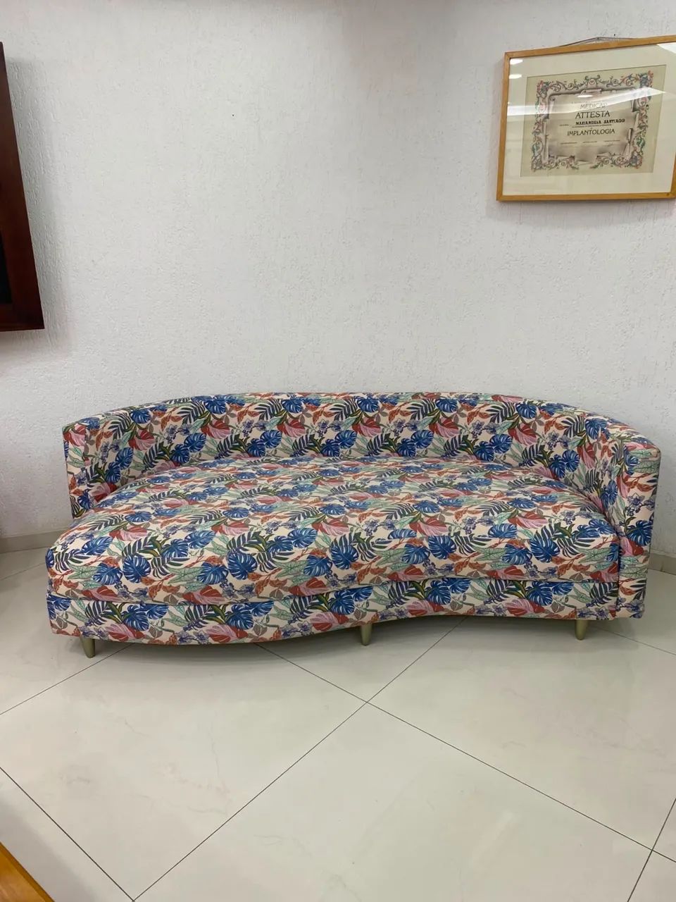 Sofá Curvo Estampado Floral