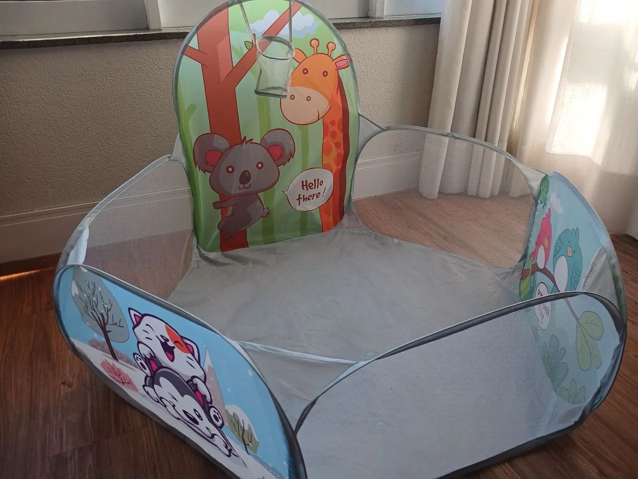 Piscina de bolinhas com cestinha