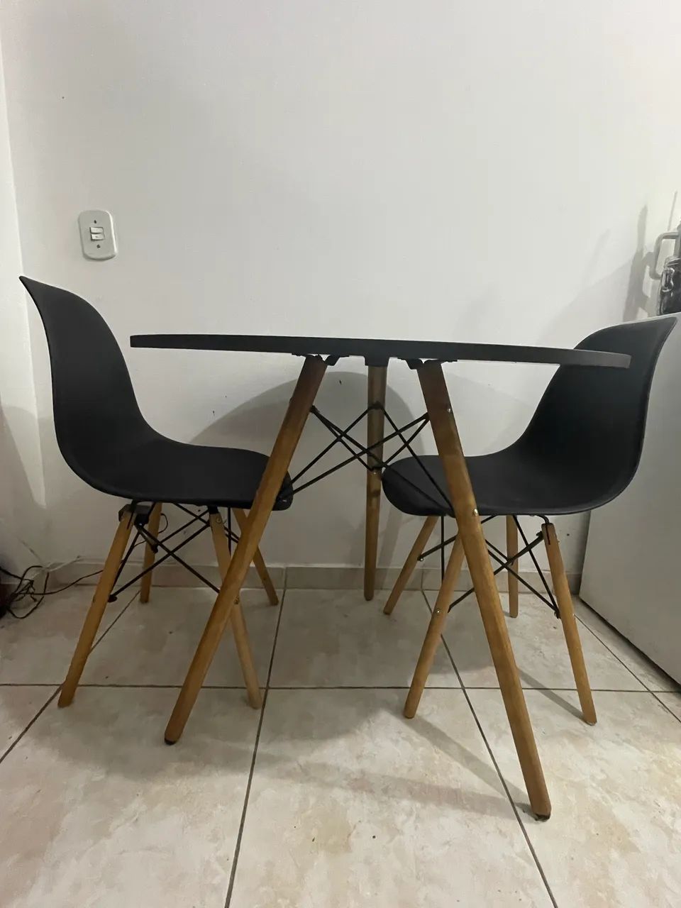 Mesa Eames Eiffel com duas cadeiras 65171913169282122