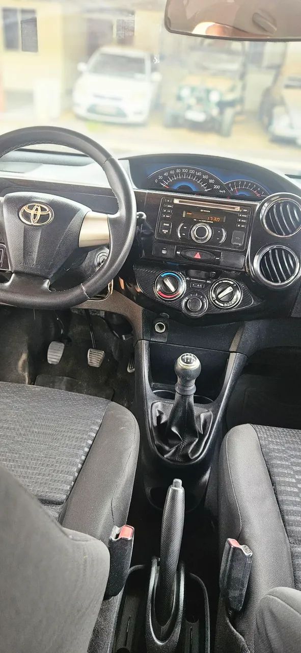 Toyota Etios ETIOS XLS Sedan 1.5 Flex 16V 4p Mec. 2014