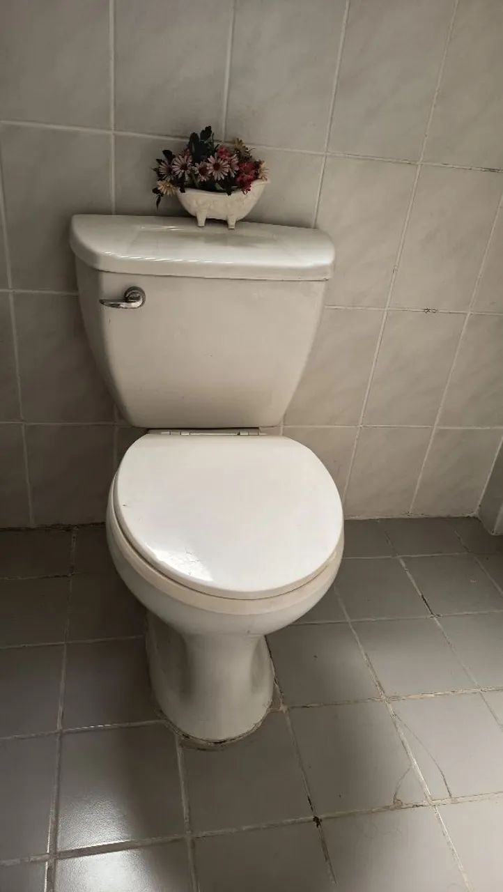 Vaso sanitário com caixa acoplada e tampa com fixação em inox  - Foto 4