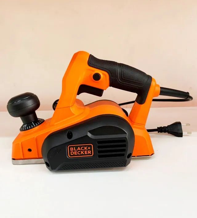 Plaina Elétrica 710W Black & Decker