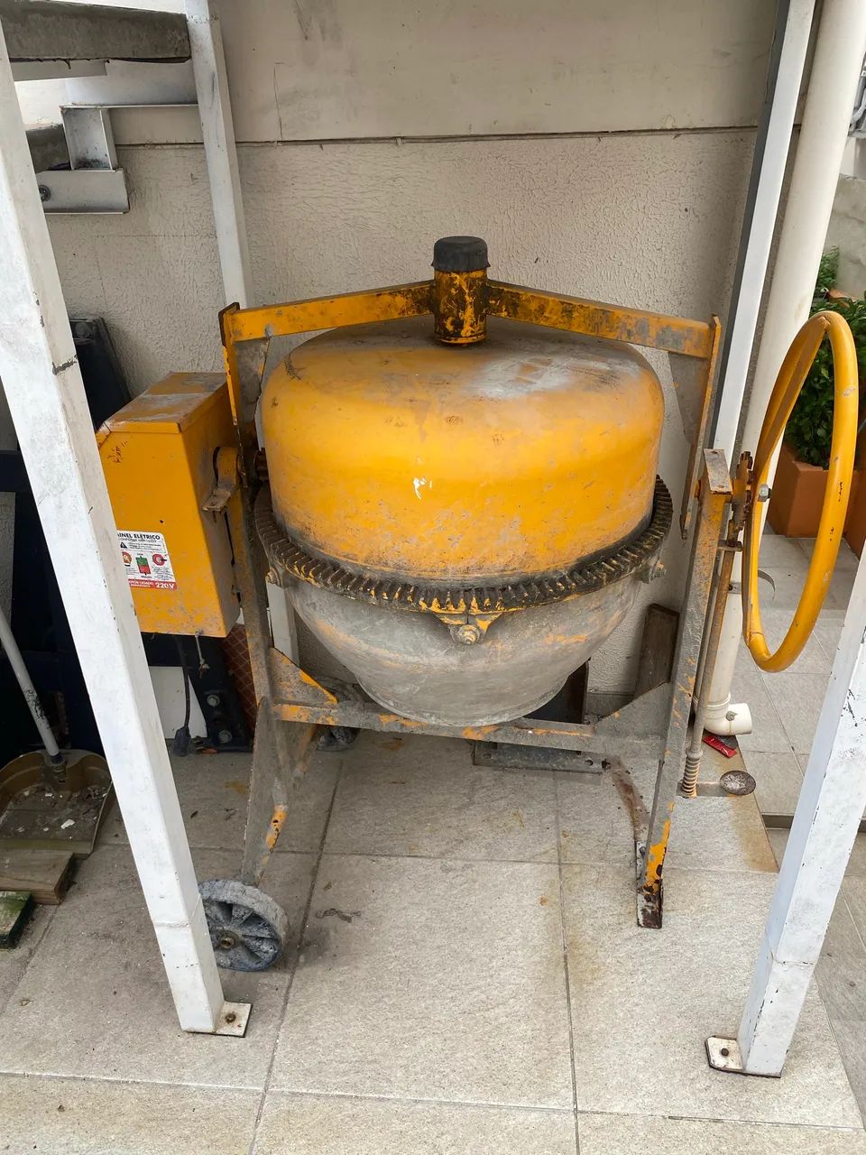 Betoneira CSM CS 120L 220V - 120 litros - pronta p/ obra - Foto 2