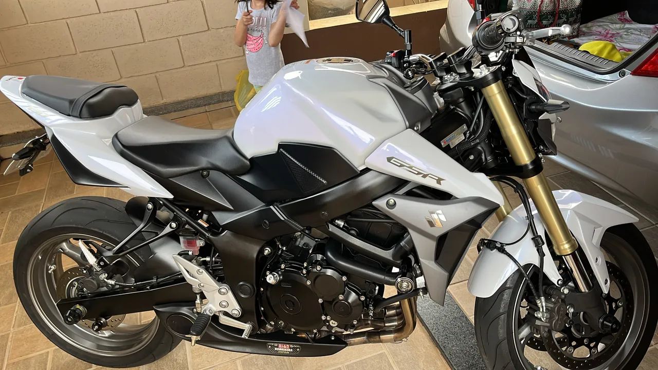 GSR-750 impecável!!!