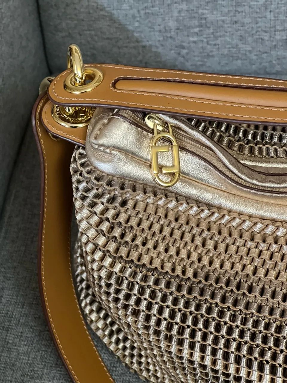 Bolsa Luz da Lua Dourada Metalizada Grande - Nova - Foto 4