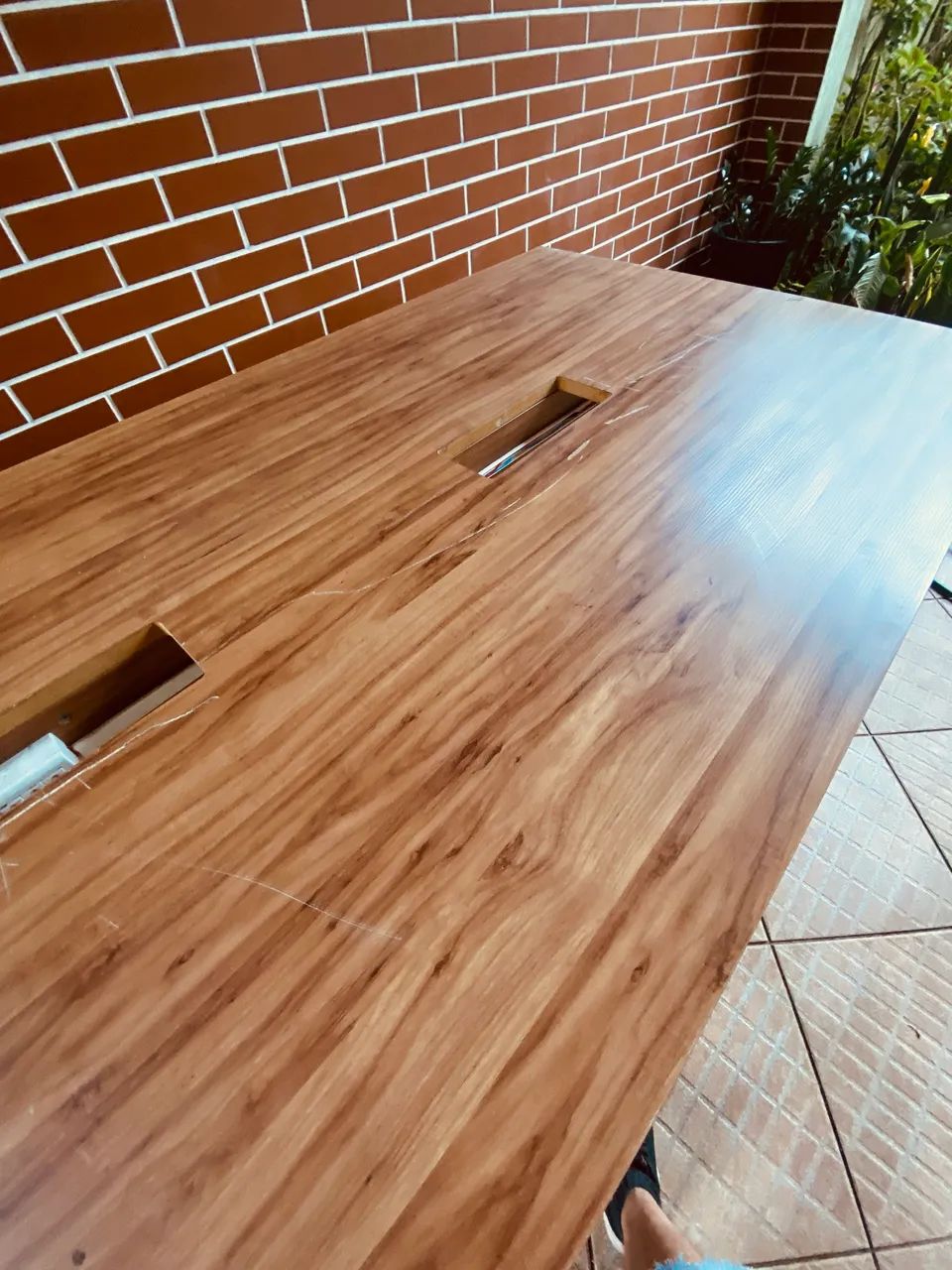 Mesa escritório 2,00 X 1,20  com tomadas - Foto 2