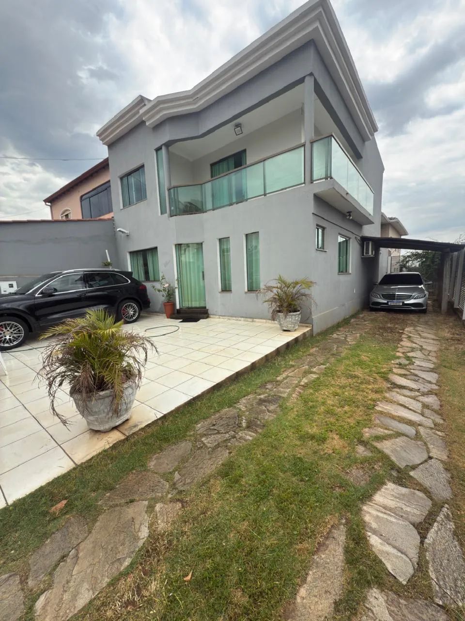 Casa/ Sobrado moderno na QNL 2 