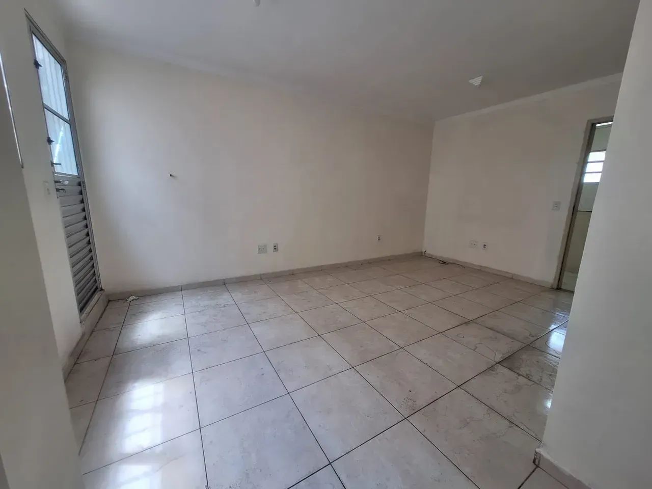 SALA COMERCIAL EM FRENTE AO ASSAI DE GUAIANASES - Foto 4