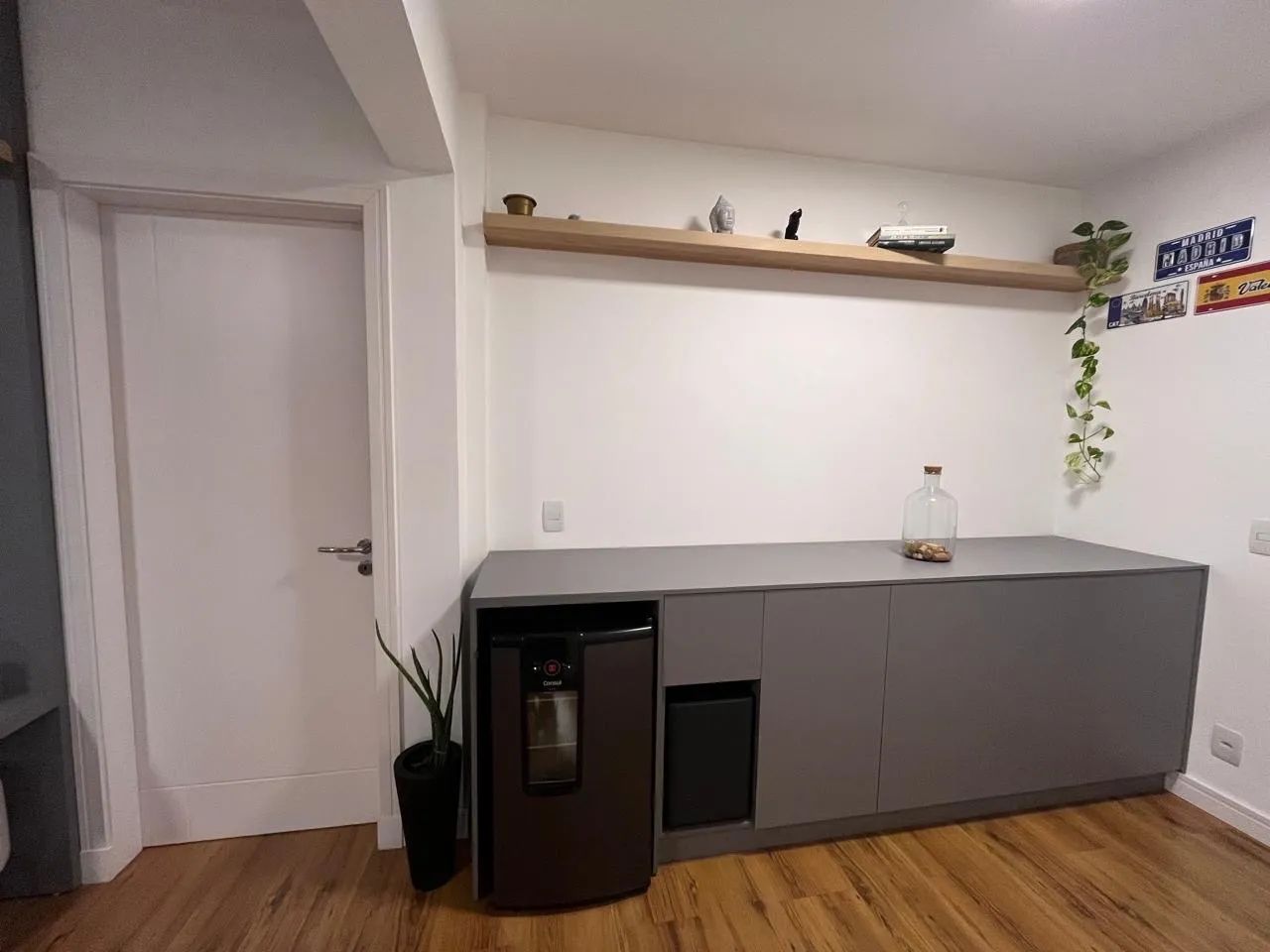 Vendo Móveis em mdf: hack sala, aparador e bancada  - Foto 3