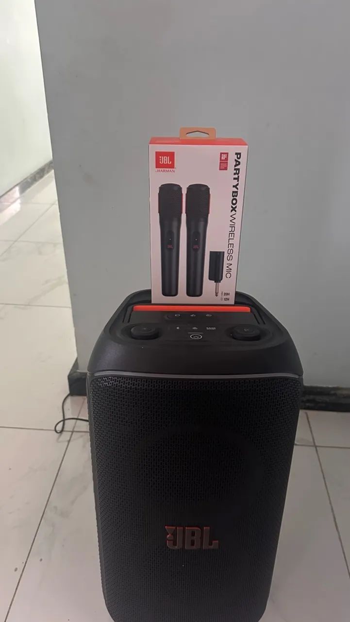 JBL PartyBox 120 com microfones sem fio