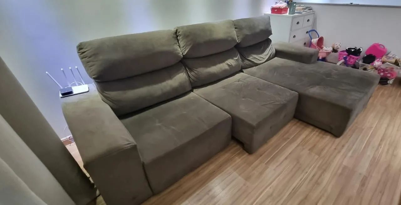 Sofá Retrátil 3 Lugares Suede Marrom - 3,00m com Chaise Fixa - Foto 3