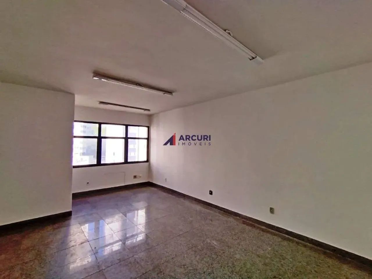 Sala 28 m² Belvedere (BH) - Venda