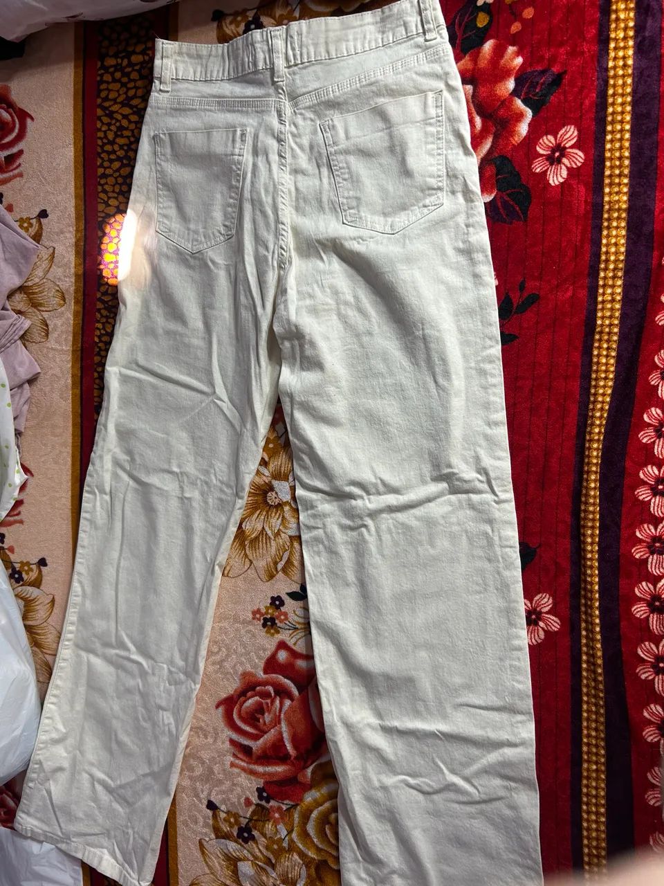 Calça nova na cor creme número 44 forma pequena  - Foto 2