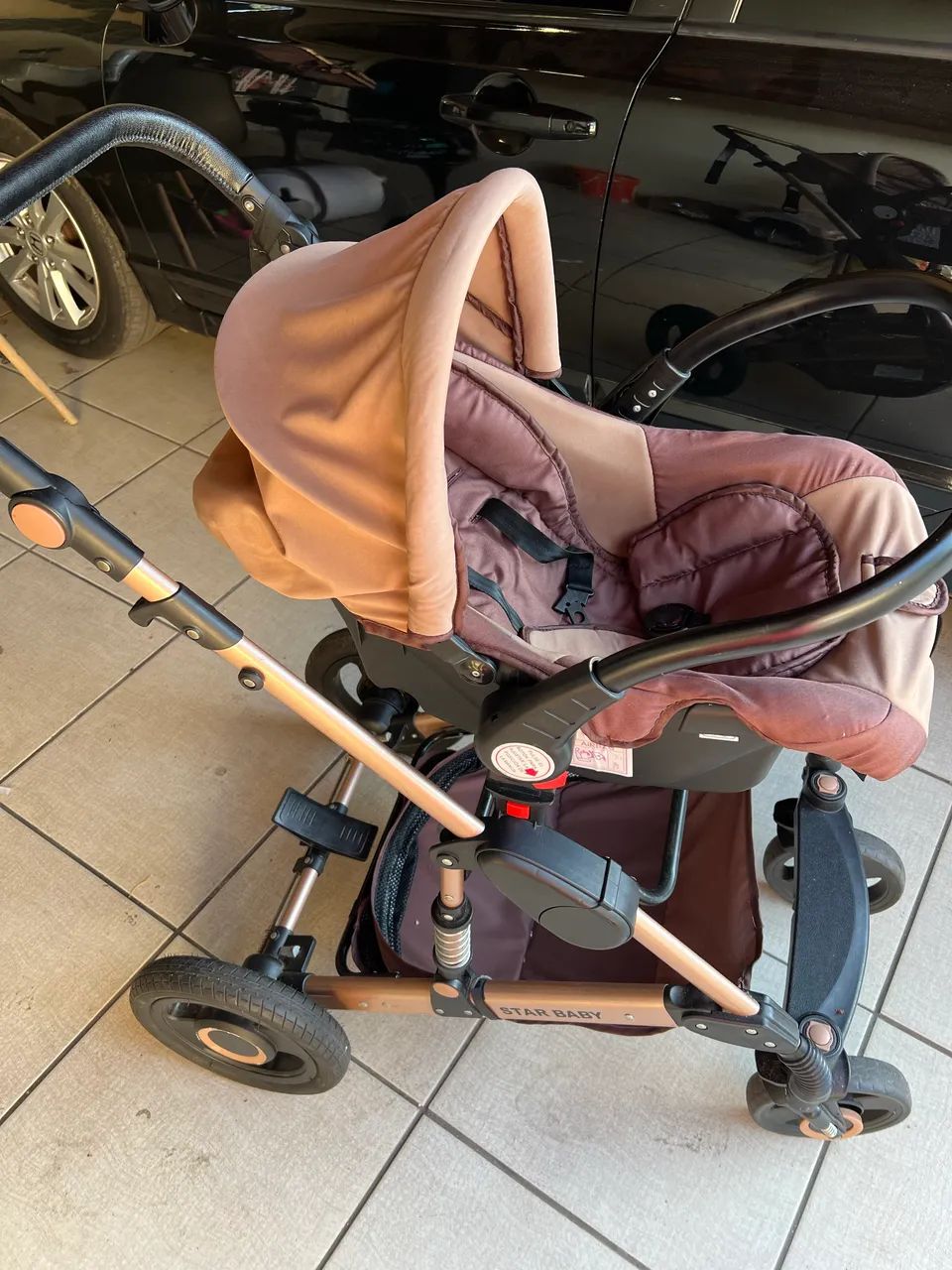  Carrinho Europeu com bebê conforto 