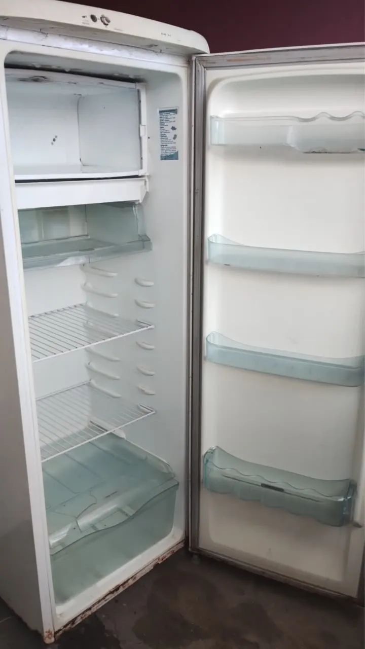 Geladeira Electrolux 236L