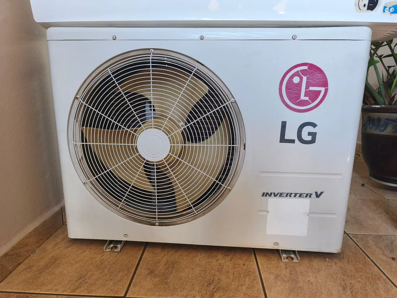 AR CONDICIONADO LG 24K INVERTERV