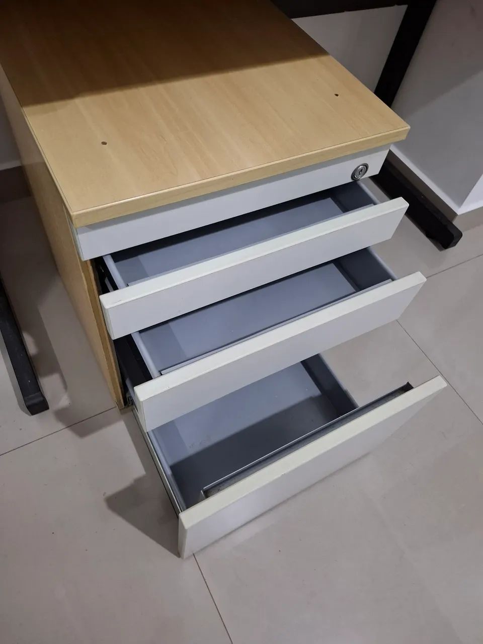 Mesa de trabalho e gaveteiro - Foto 3