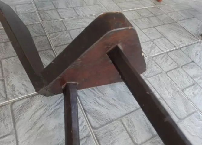 Cadeira antiga rústica em madeira nobre vinhática - Foto 5