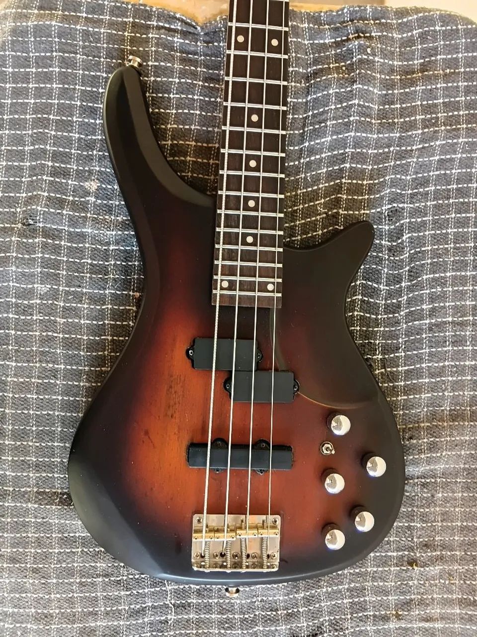 Baixo Memphis TB440   R$ 850,00