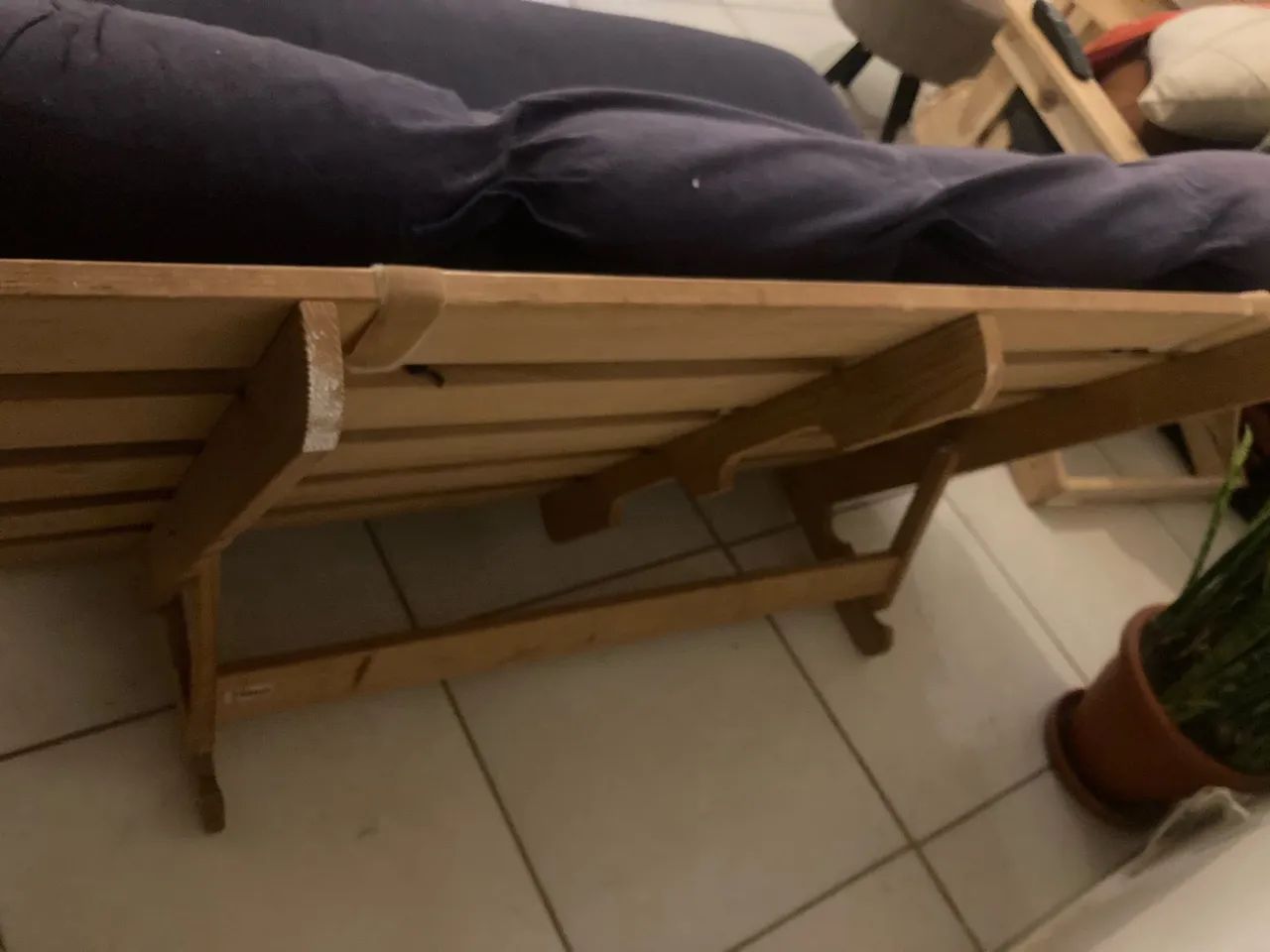 Cadeira e sofá cama de madeira  - Foto 4