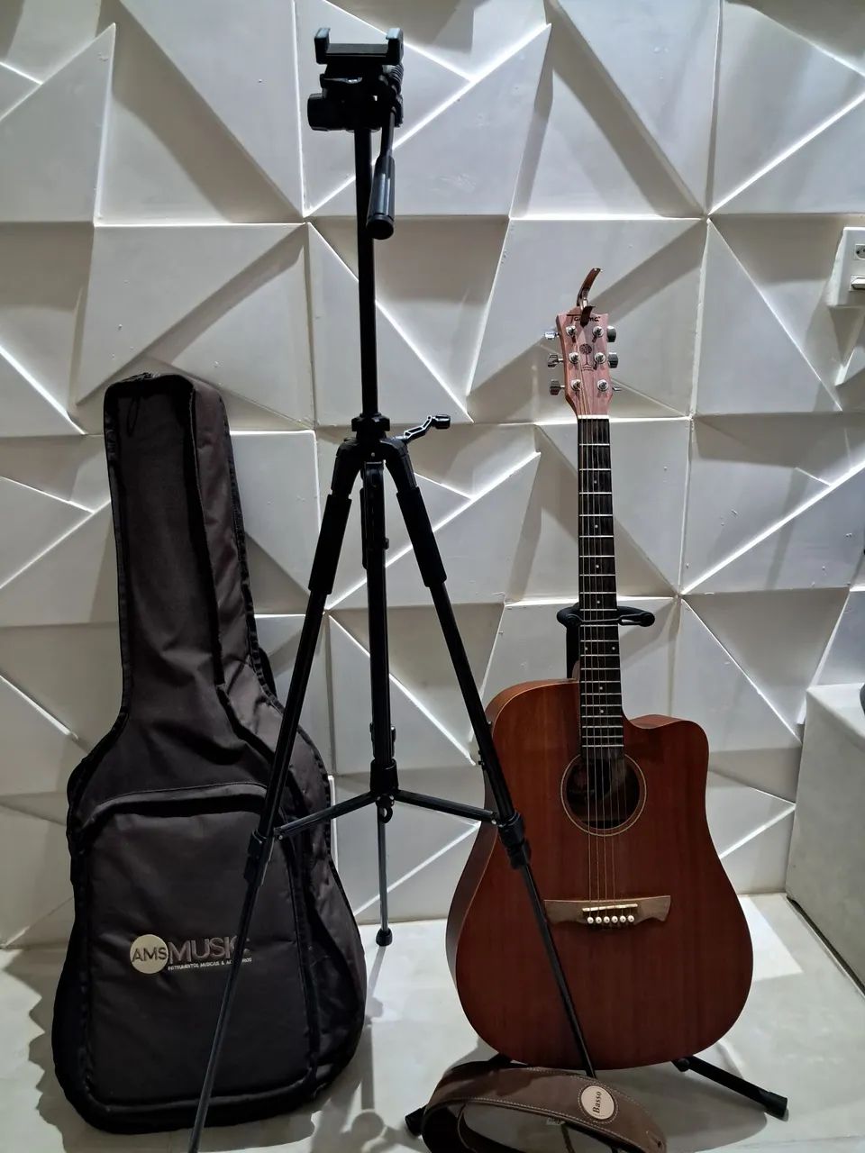 Violão mais acessórios 