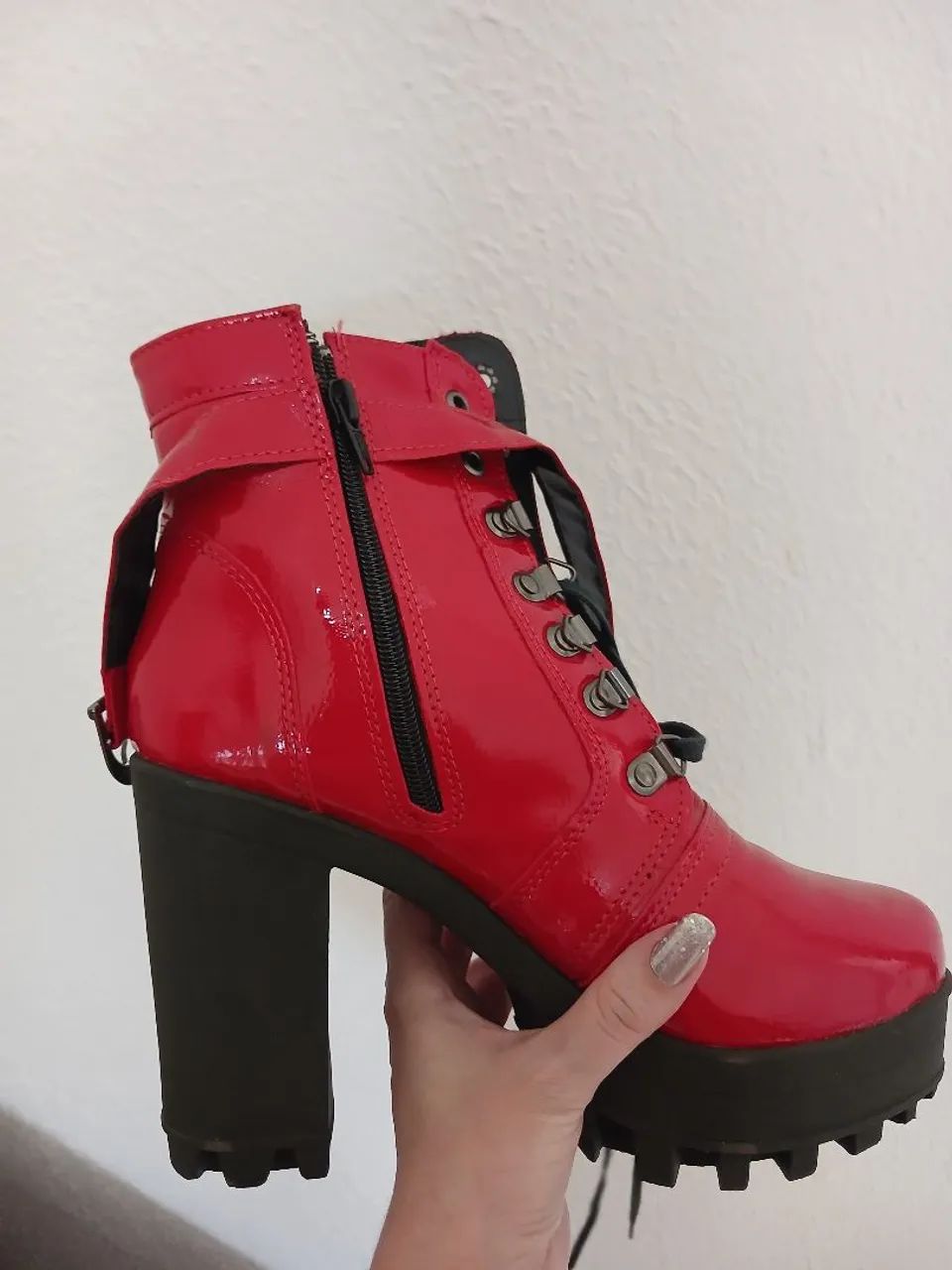 Bota mc mirella vermelha