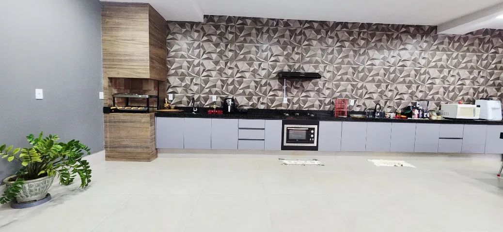 CASA COM FINO ACABAMENTO, BEM LOCALIZADA - Foto 2