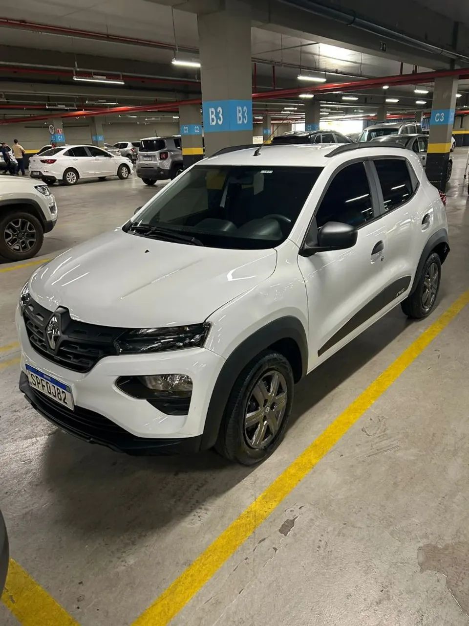 ALUGA-SE RENAULT KWID R$ 700,00 (SEMANAL)
