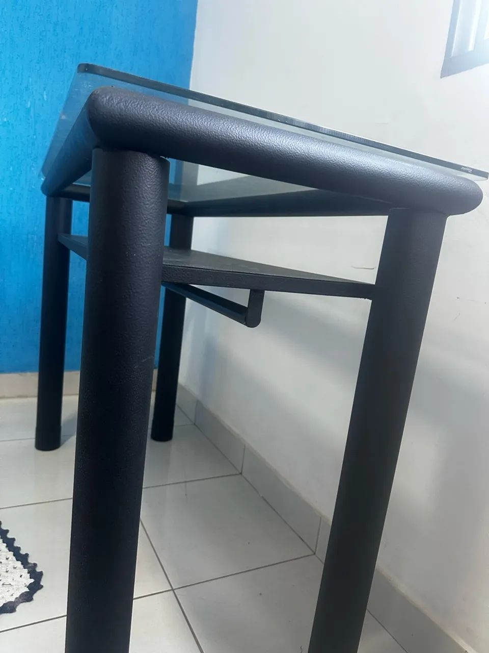 Mesa expositora de Loja com suporte pra cabide  - Foto 2