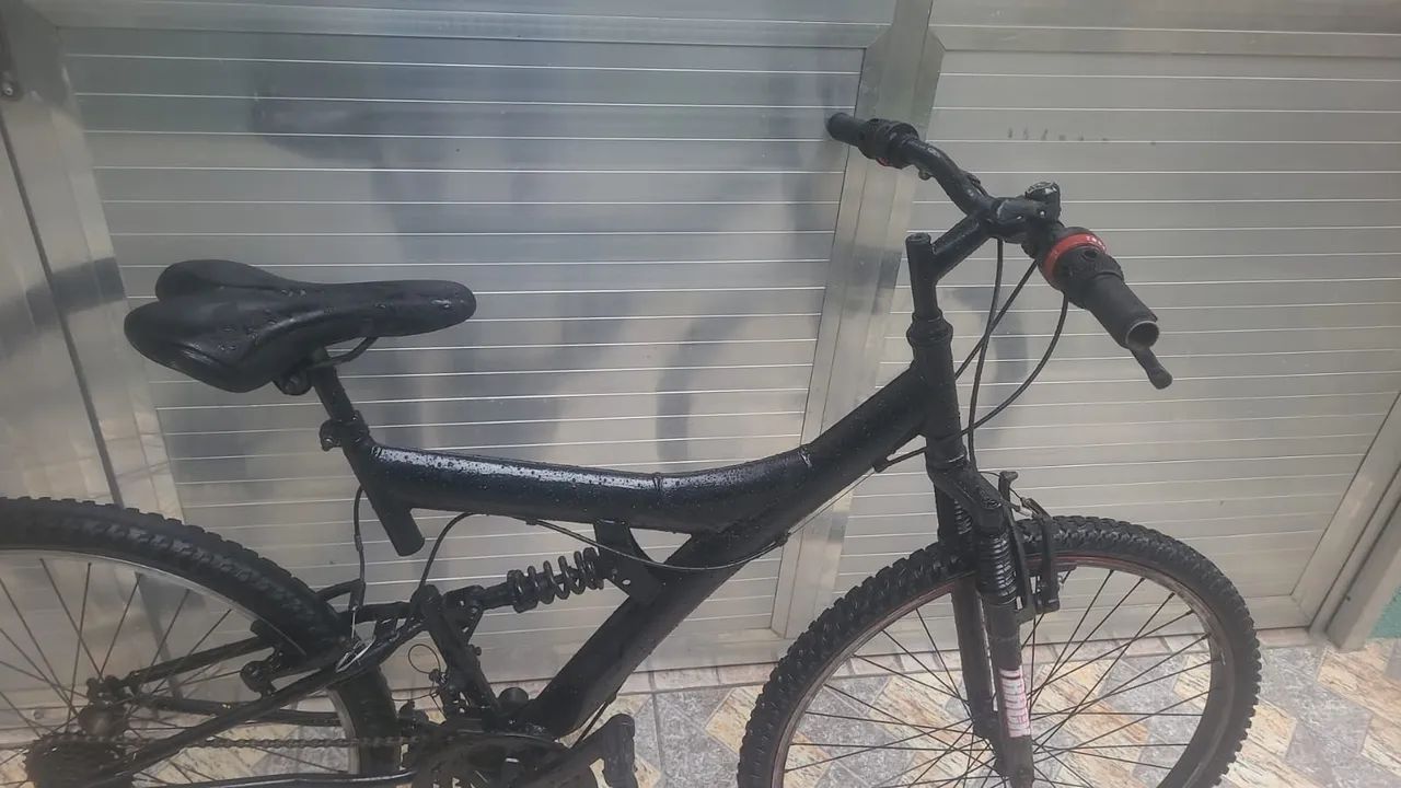 Bicicleta Aro 26 com suspensão  - Foto 3