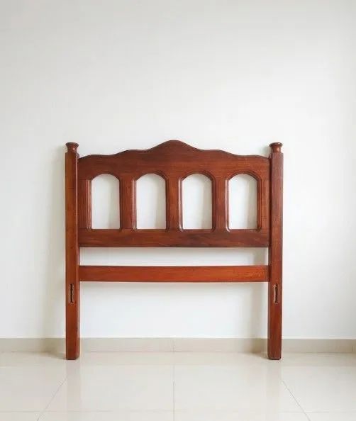 Vendo cama de solteiro em madeira maciça - Foto 2