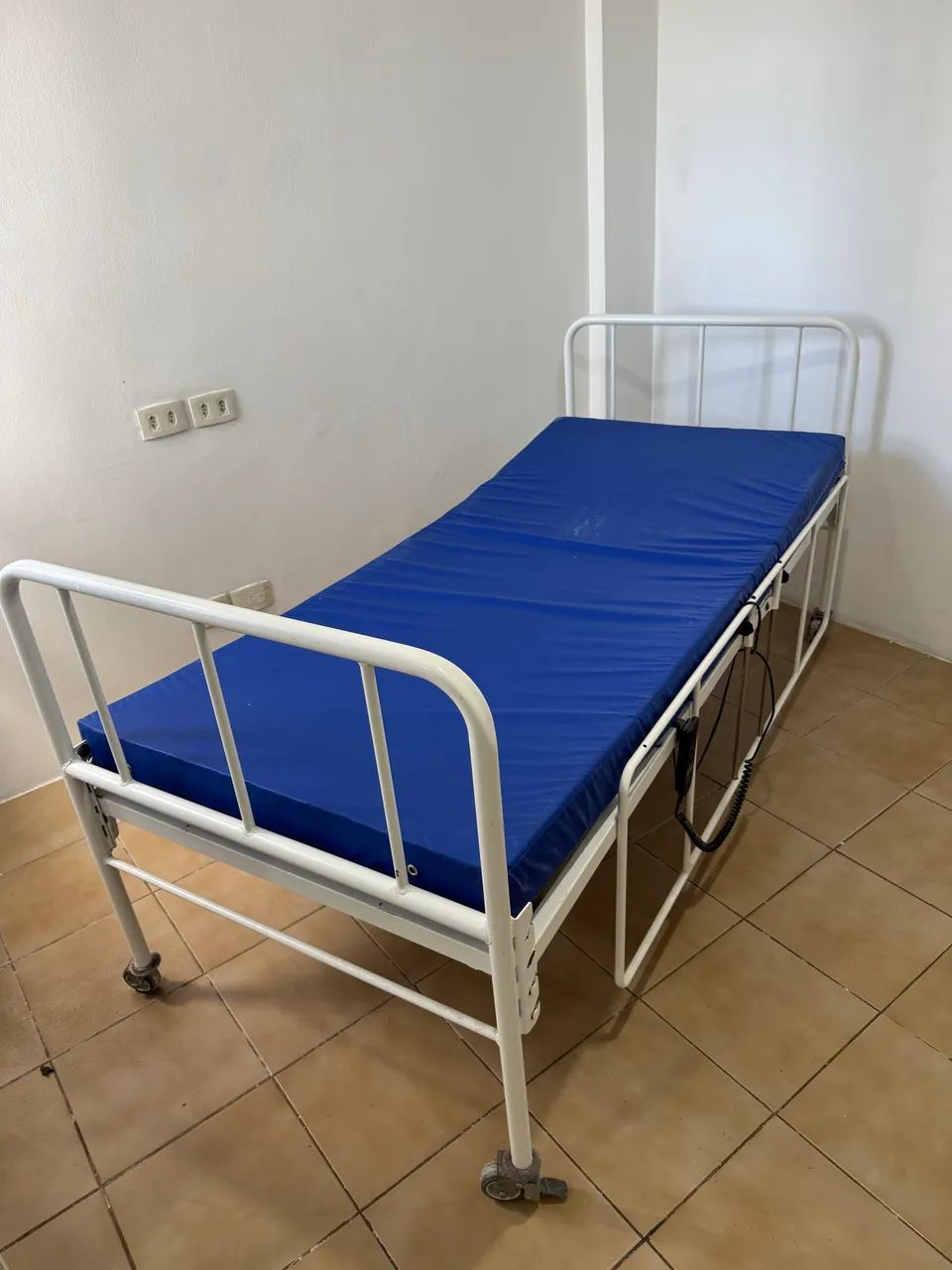 Cama hospitalar elétrica  - Foto 4